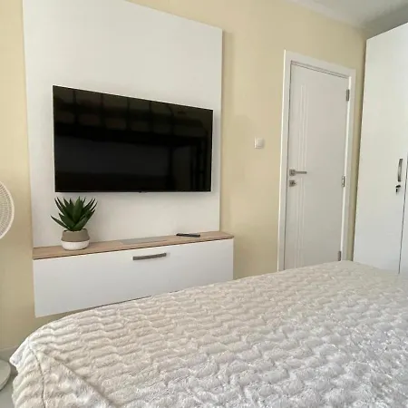Luxury With Pool Near Yacht Marina & -sveti דירה סבטי ולאס
