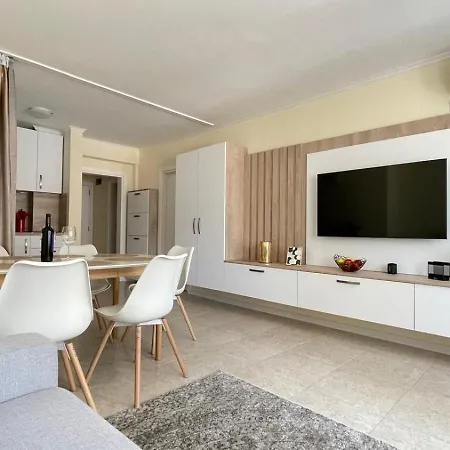 Luxury With Pool Near Yacht Marina & -sveti דירה סבטי ולאס