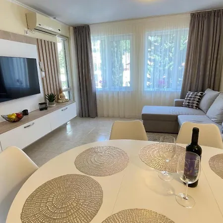Luxury With Pool Near Yacht Marina & -sveti דירה סבטי ולאס