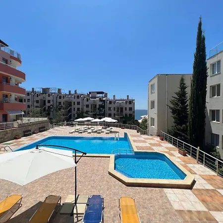 Luxury With Pool Near Yacht Marina & -sveti Lägenhet